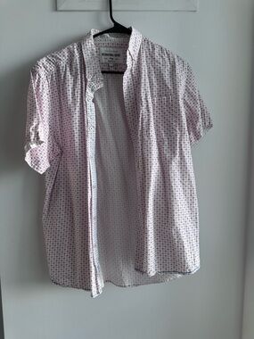 International report White Short-Sleeve Button-Down with Pink Micro Pattern